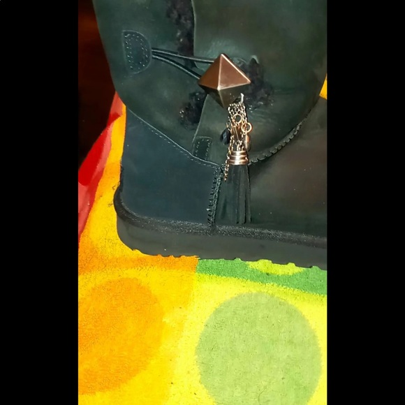 Uggs - Picture 2 of 6